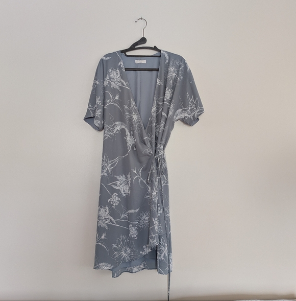 Babaton Dresses & Skirts - Babaton Wrap Dress